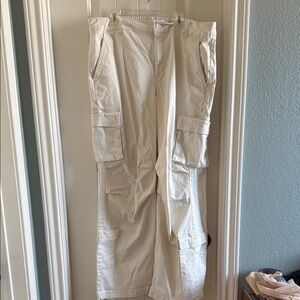 Woman’s Cream Cargo Pants